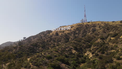 Vista-Aérea-Del-Cartel-De-Hollywood,-Símbolo-De-Los-Ángeles-Y-La-Industria-Cinematográfica-Estadounidense,-California,-EE.UU.