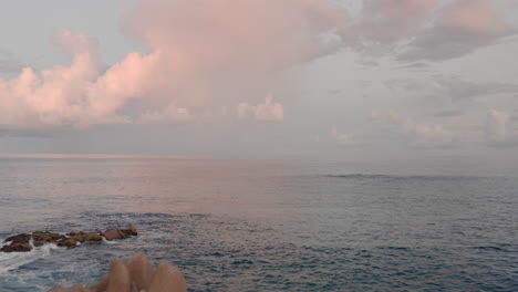 Beautiful-rock-formation-in-La-Digue,-Seychelles