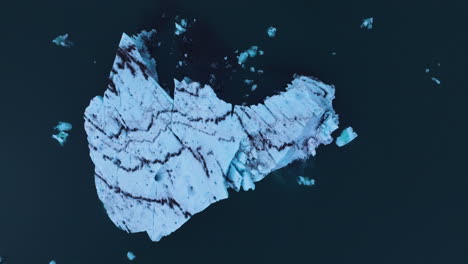 Top-Down-View-Of-Iceberg-In-Jökulsárlón-Glacier-Lagoon-At-Sunrise-In-Iceland---Drone-Shot