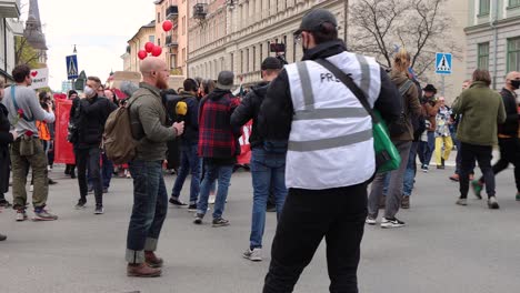 Visión-Cercana-De-Los-Periodistas-Que-Trabajan-En-La-Manifestación-De-Covid-En-Estocolmo