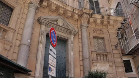 close-view-Quattro-Canti-Piazza-Vigliena-in-Palermo-Italy