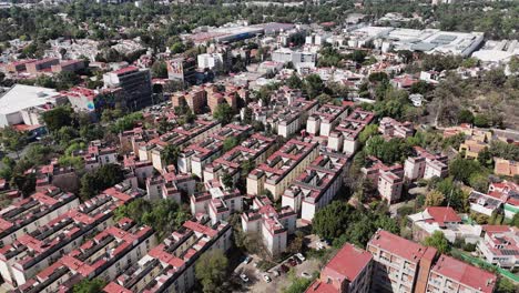 Drone-video-of-residential-complex-near-Av-Universidad,-Coyoacan,-Mexico-City