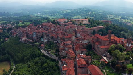 Vista-Panorámica-De-Mondovi-En-Piamonte,-Italia