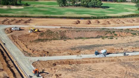 Yarrawonga,-Victoria,-Australien-–-8.-März-2024:-Übersicht-über-Die-Baustelle-Mit-Mehreren-Schweren-Geräten-Im-Einsatz-Auf-Dem-Silverwoods-Estate-In-Yarrawonga