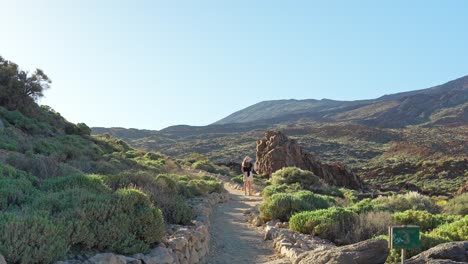 Vacaciones-En-El-Parque-Nacional-Del-Teide,-Tenerife,-España