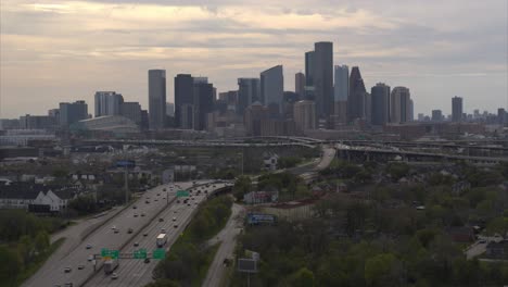 Drohnenaufnahme-Von-Der-I-10-Westlich-Der-Innenstadt-Von-Houston,-Texas