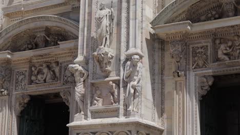 Primer-Plano-De-La-Catedral-Del-Duomo-En-Milán,-Italia.