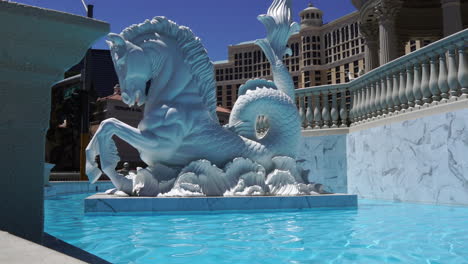 Las-Vegas,-USA,-Hippocampus-Skulptur,-Fabelwesen-Aus-Der-Form-Eines-Pferdefischs-Vor-Dem-Venetian-Hotel-Und-Casino,-Nahaufnahme