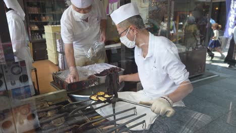 Comida-Callejera-En-Japón,-Tokio,-Cocina-Artesanal-Japonesa