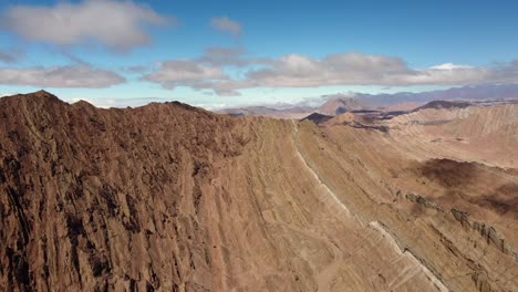 Slanted-bedding-planes-display-red-rock-strata-in-Canon-del-Indio,-ARG