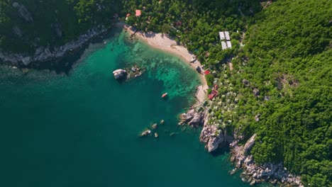 Aerial-view-of-Tanotey-Bay,-Koh-Tao,-Thailand