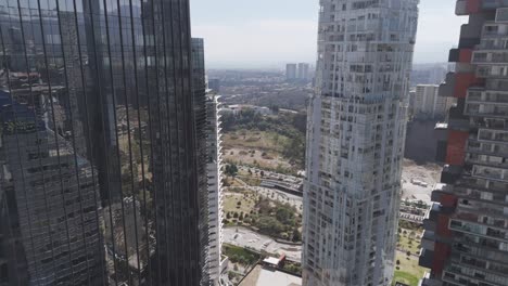 Vista-Aérea-De-Edificios-En-Santa-Fe-México,-Cerca-De-La-Mexicana