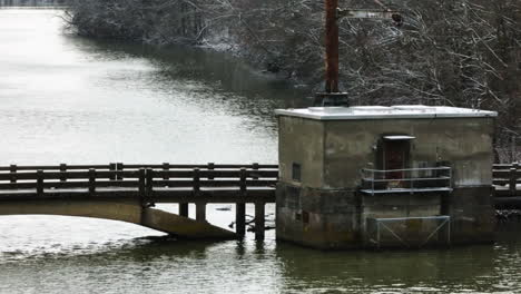 Lake-Sequoyah-During-Snowfall-In-Winter-In-Fayetteville,-Arkansas,-USA