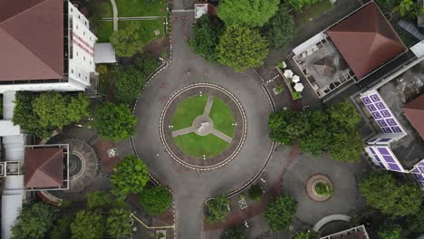 Luftaufnahme-Des-Kreisförmigen-Parks-In-Der-Stadt