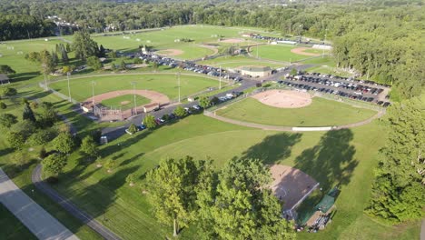 Liga-Junior-De-Béisbol-En-América,-Vista-Aérea-De-Drones