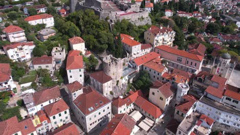 Vista-Aérea-Del-Casco-Antiguo-De-Herceg-Novi,-Montenegro