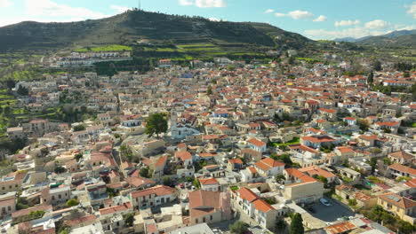 Vista-Aérea-Del-Pueblo-Tradicional-De-Lefkara,-Chipre