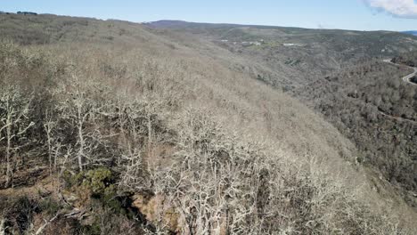 Aerial-panoramic-view-of-a-secluded-viewpoint-of-san-xoan-de-rio-in-ourense,-galicia,-spain