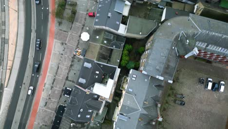 Drone-Flight-over-the-streets-of-the-historic-city-in-Flensburg,-Germany