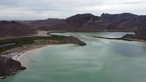 Aerial-shot-of-Playa-Balandra's-clear-waters-and-unique-shoreline-in-Baja-California,-Mexico