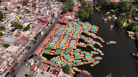 Stunning-drone-views-of-Xochimilco,-a-picturesque-area-in-the-southeast-of-CDMX