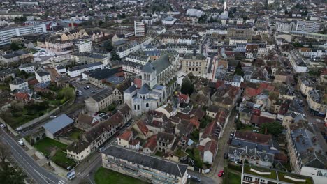 Notre-Dame-Collegiate-in-Vernon-town-center,-Normandy-in-France