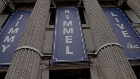 Jimmy-Kimmel-Live-banners-in-Hollywood,-California-with-video-tilting-down