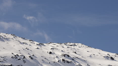 Montaña-Cubierta-De-Nieve-En-Suiza