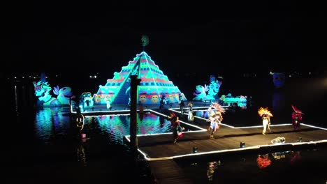 Vista-Aérea:-Grupo-De-Bailarines-Mexicanos-Disfrazados-Durante-El-Espectáculo-De-Luces-De-La-Vida-En-El-Cielo-Nocturno.