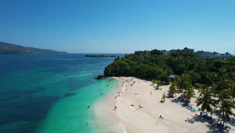 Aerial-view-of-an-island-in-the-Caribbean-with-a-wonderful-beach-and-palm-trees,-Dominican-Republic