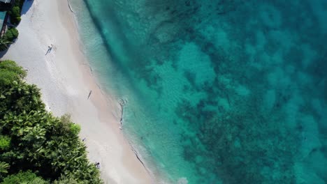 Si-Hay-Una-Playa-Perfecta-En-La-Tierra,-Esta-Es-Una-De-Ellas