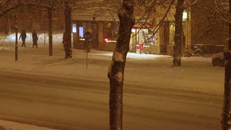 Street-traffic-on-snowy-evening-in-Stockholm,-Sweden