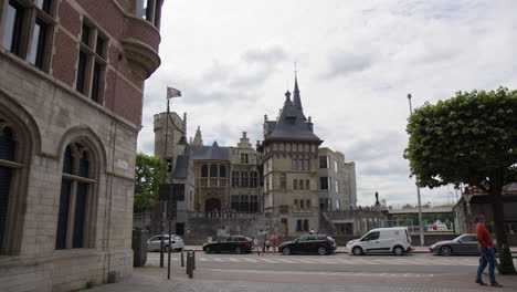 Fachada-Trasera-Del-Museo-Het-Steen-En-El-Casco-Antiguo-De-Amberes,-Bélgica