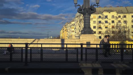 Morgenverkehr-Auf-Der-Margaretenbrücke,-Budapest,-Ungarn