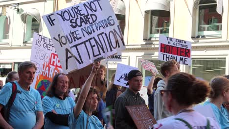 Si-No-Tienes-Miedo,-No-Estás-Prestando-Atención-Al-Cartel-De-Manifestación-Climática.