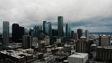 Drone-shot-of-downtown-skyscrapers-in-Houston,-Texas
