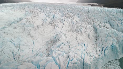 Nahaufnahmen-Von-Drohnenaufnahmen-Des-Perito-Moreno,-Dem-Berühmtesten-Gletscher-Der-Welt