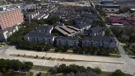 Houston-Tx-Usa,-Vista-Aérea-Del-Complejo-Comunitario-Residencial,-Bienes-Raíces-De-Lujo-En-Hermann-Park,-Disparo-De-Drone