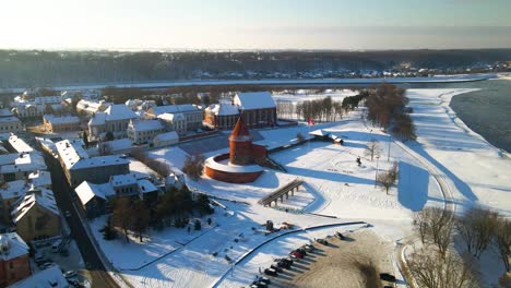 Drone-shot-of-the-historic-old-red-brick-Kaunas-Castle-in-Kaunas-old-town,-Lithuania-during-cold-snowy-winter