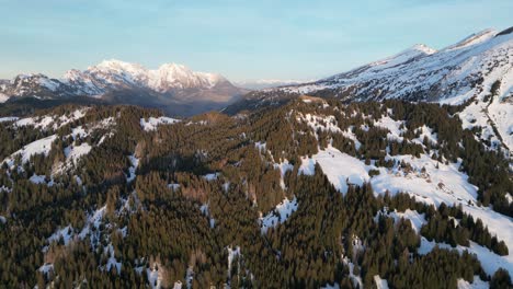 Amden-Weesen-Suiza-Vista-Creciente-En-La-Hora-Dorada-Revela-Montañas-Interminables