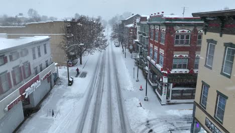 Small-town-USA-during-heavy-snow