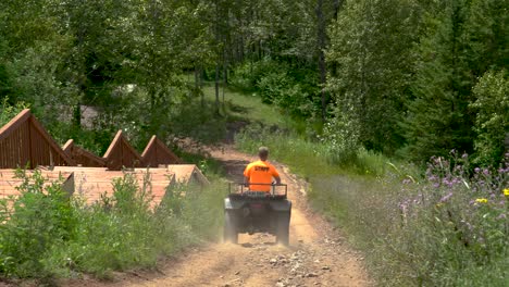 Stuff-member-riding-quad-downhill-in-Mont-Du-Lac-Resort,-Wisconsin-USA