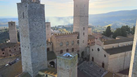 Vista-Aérea-Hermosa-San-Gimignano,-Centro-Histórico-Con-Impresionante-Arquitectura-Medieval