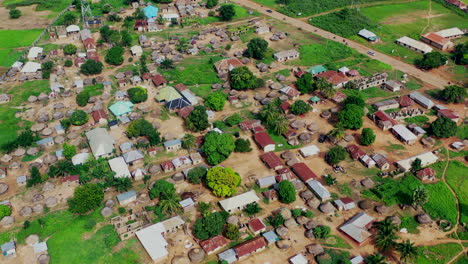 Farming-village-community-in-Pila,-Nigeria-Benue-State---descending-aerial-view