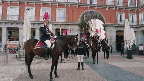 La-Guardia-Real-En-Madrid-A-Caballo-Fuerzas-Armadas-Españolas-Dedicadas-A-La-Protección-Del-Rey-De-España-Y-Miembros-De-La-Familia-Real-Española