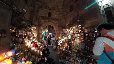 Exotischer-Laternenladen-In-Der-Straße-Des-Nachtmarkts-Von-Kairo