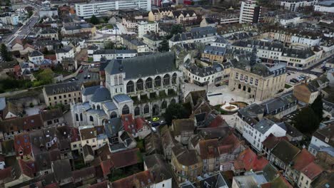 Colegiata-De-Notre-Dame-En-El-Centro-De-La-Ciudad-De-Vernon,-Normandía,-Francia