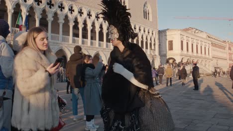 Carnival-masquerade-at-Doge's-Palace,-Venice