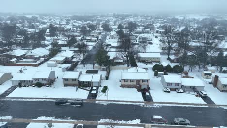 Barrio-Americano-Durante-Las-Ráfagas-De-Nieve.