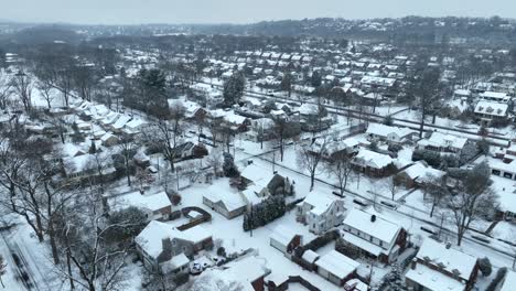 Aerial-flyover-of-a-snow-covered-American-suburb